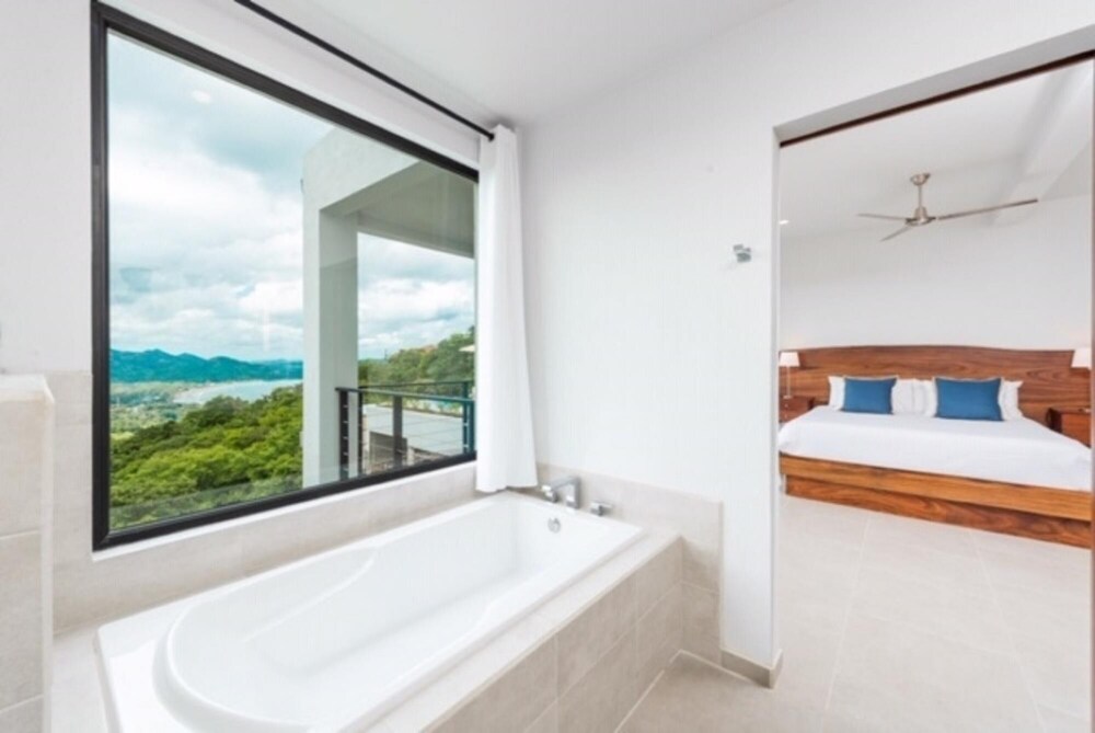 Playa Potrero Spectacular 4 BR Villa in Paradise - Villa Vista Paraiso view 5