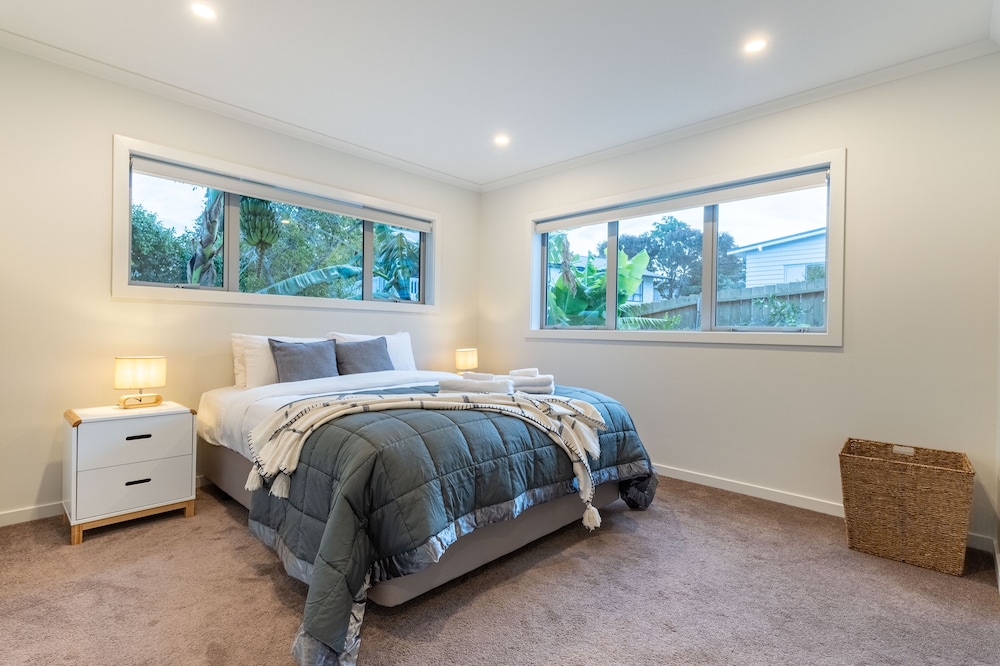 Manly Bay Wonderful 3BR New Home - Fibre view 4