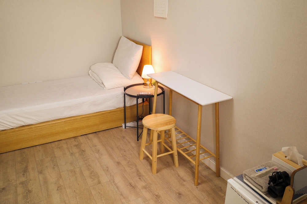 Starria Hostel foreign guest only 43