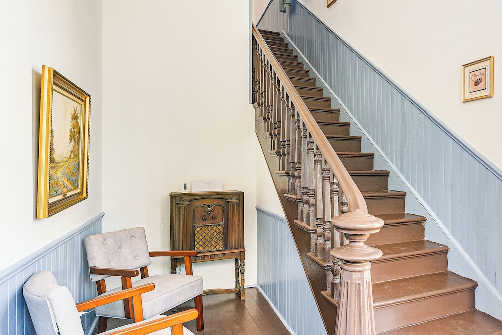 1 Mi to Beach: Historic Retreat in Galveston