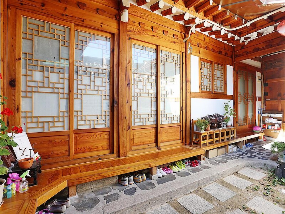 Inwoo House
