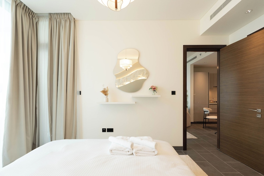 Chic 1BR Apartment - The Crest Dubai