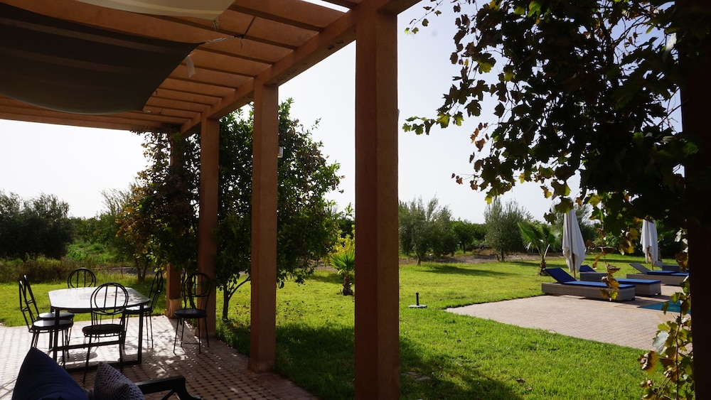 Saphir Paon - Luxury Villa in the Middle of a Farm