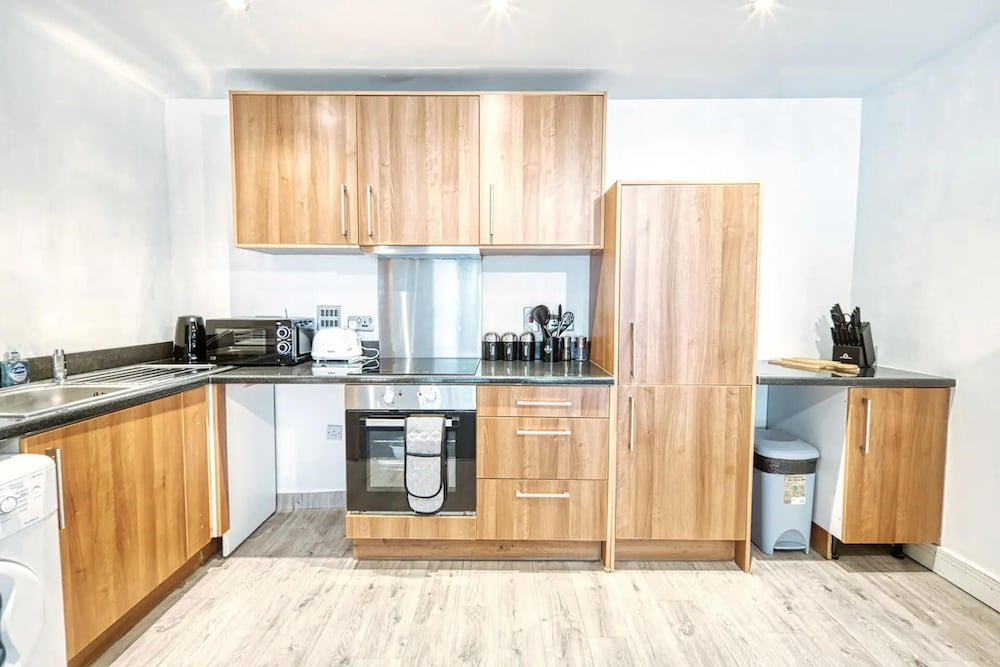 Immaculate 2-bed Apartment in Birmingham view 4