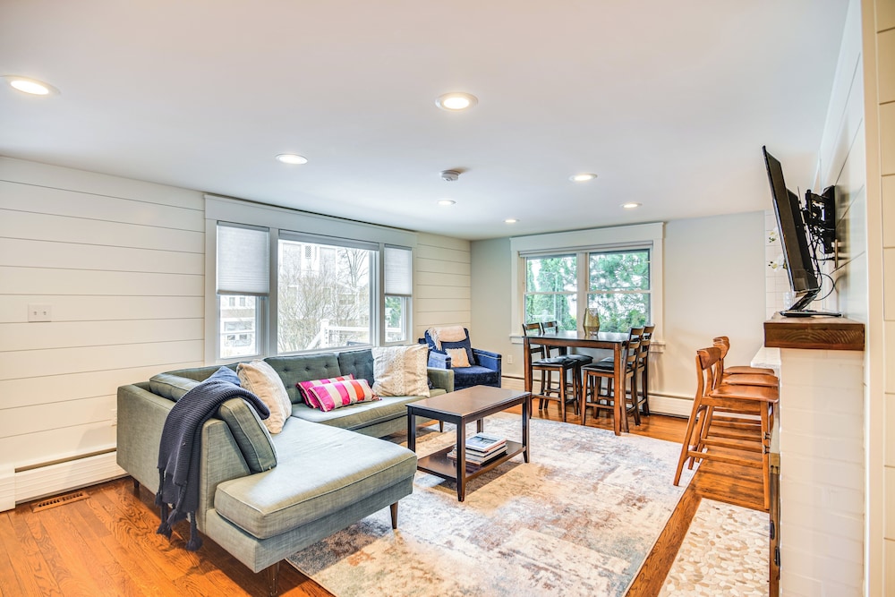 Walk to Beach: Jamestown Home w/ Bridge Views!