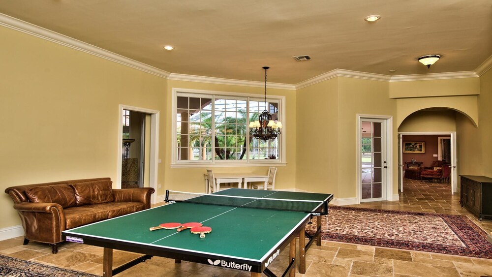 Solterra Vacation Rental: Luxury 3-BR Condo with Lake & Golf Views. Access to Luxury Pool, Hot Tub, and Golf Courses at Lely Resort. Close to Naples Beache