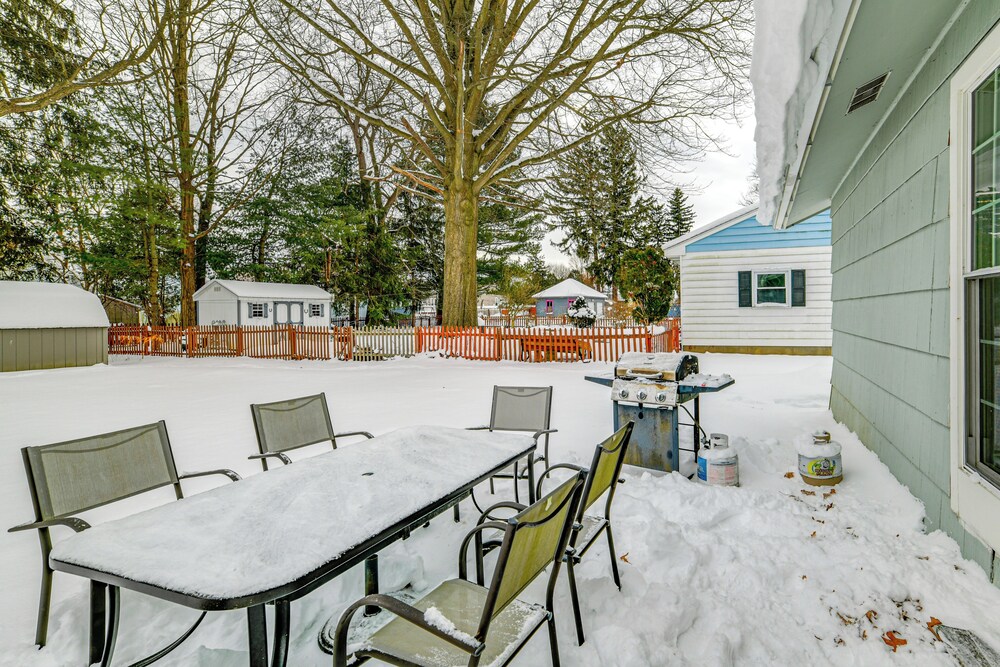 4 Mi to Dtwn: Pet-friendly Home in Utica
