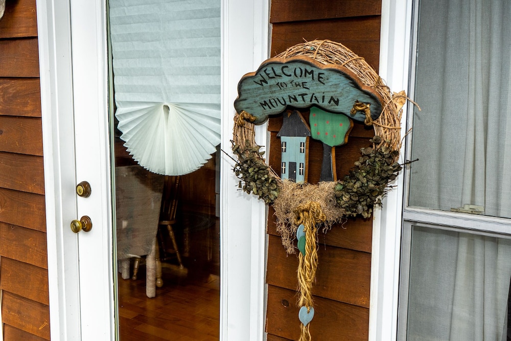 The Chimney Rock Inn & Cottages