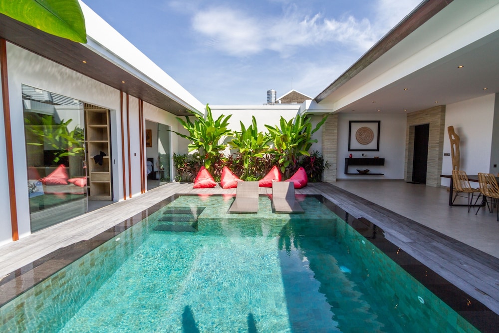 Villa Lys by Alfred in Bali - Charming 3BD Villa w Pool View Near Berawa Beach