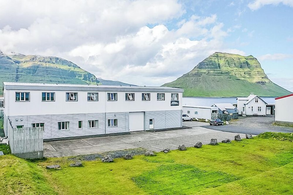 Stöð Guesthouse & Aparments