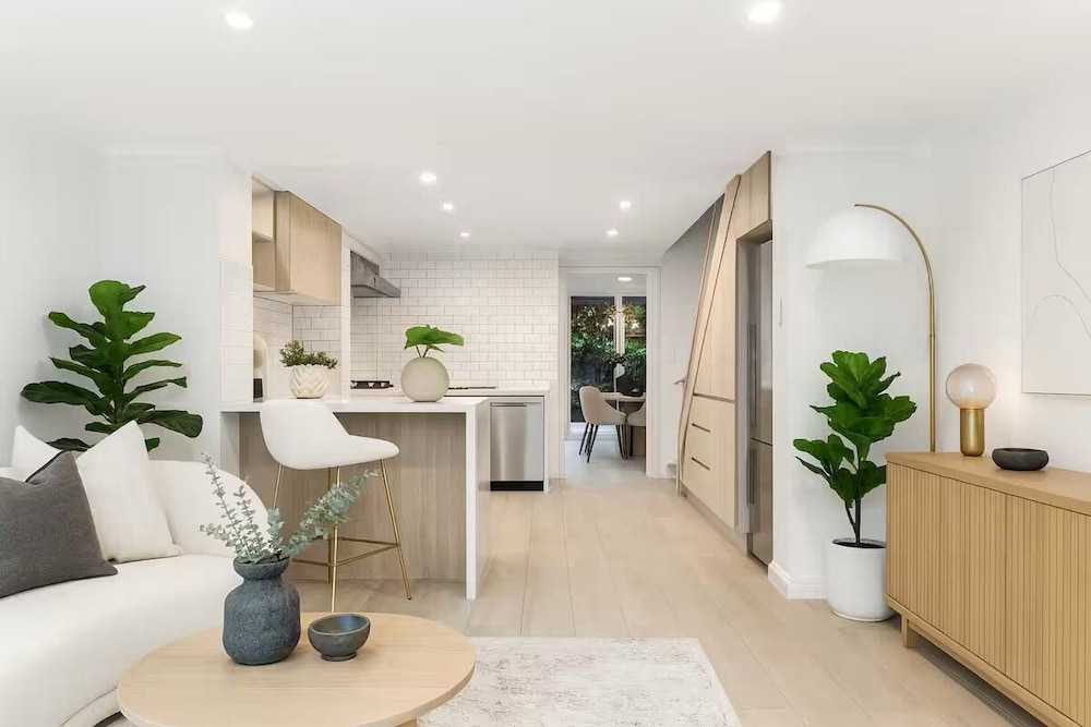 Stylish 4BR City Retreat