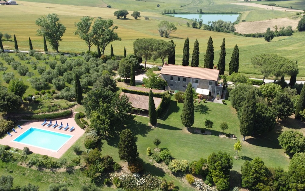 Farmhouse With Exclusive View Between Umbria and Tuscany La Godiola-albizia