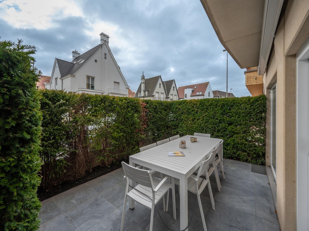Apartment in Knokke Near Duinbergen Beach