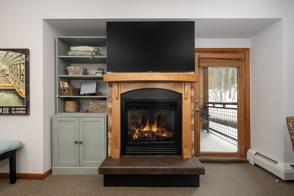 Premium Unit 1305 - Zephyr Mountain Lodge 1 Bedroom Condo