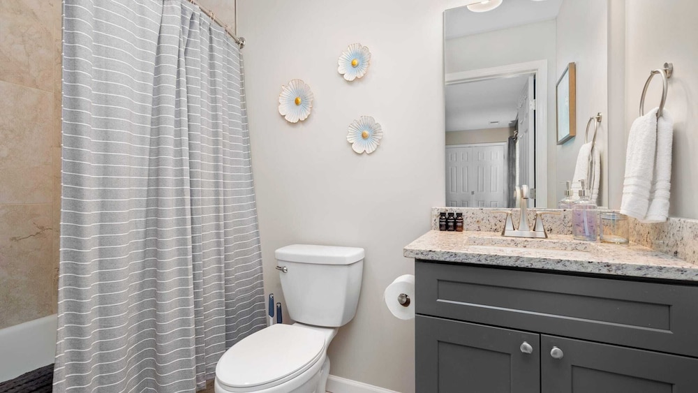10 Townhomes, Sleeps 89 6 Mins to DT Asheville Sycamore Cove by Avantstay