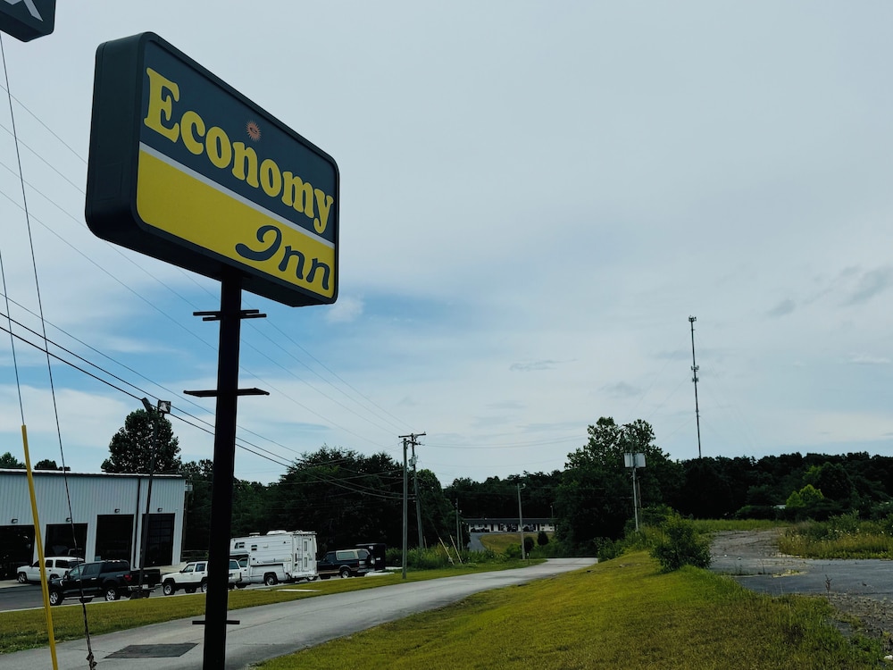 Economy Inn Crossville view 4