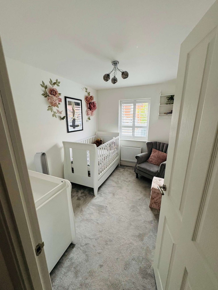 Luxurious Majestic 4 Bedroom- Free Parking