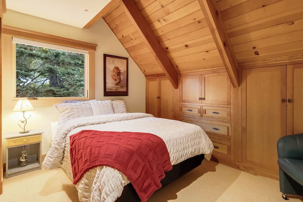 Carnelian Bay Getaway