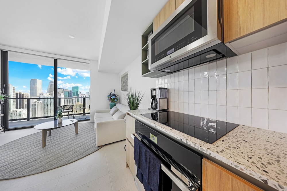 DTW Miami Luxury 1BR with Urban Views