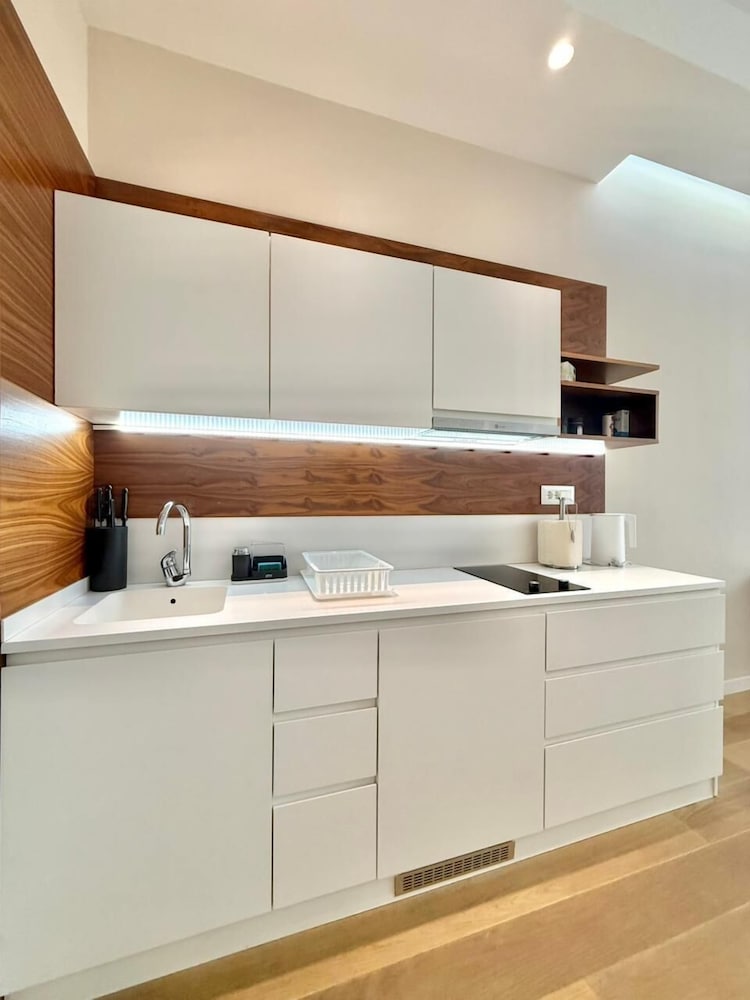 Condo Studio Plaza