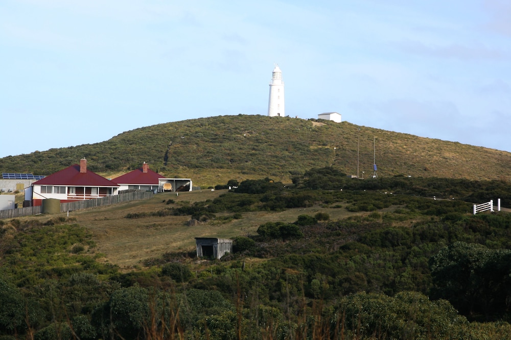 Snug Beach Cabin And Caravan Park