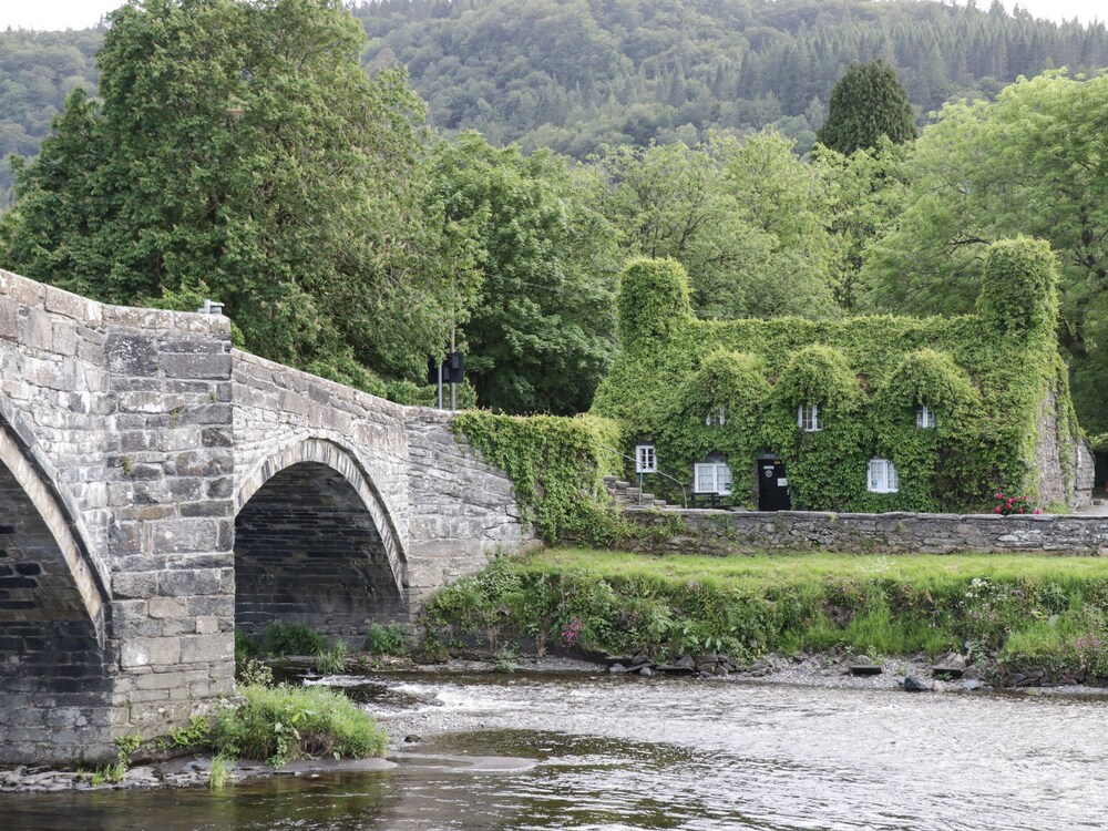 Bryn Derw Holiday Cottage