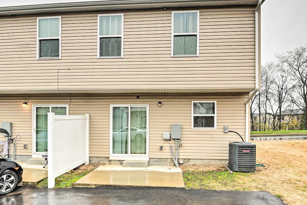 Pet-friendly Nashville Townhome: 10 Mi to Dtwn view 5