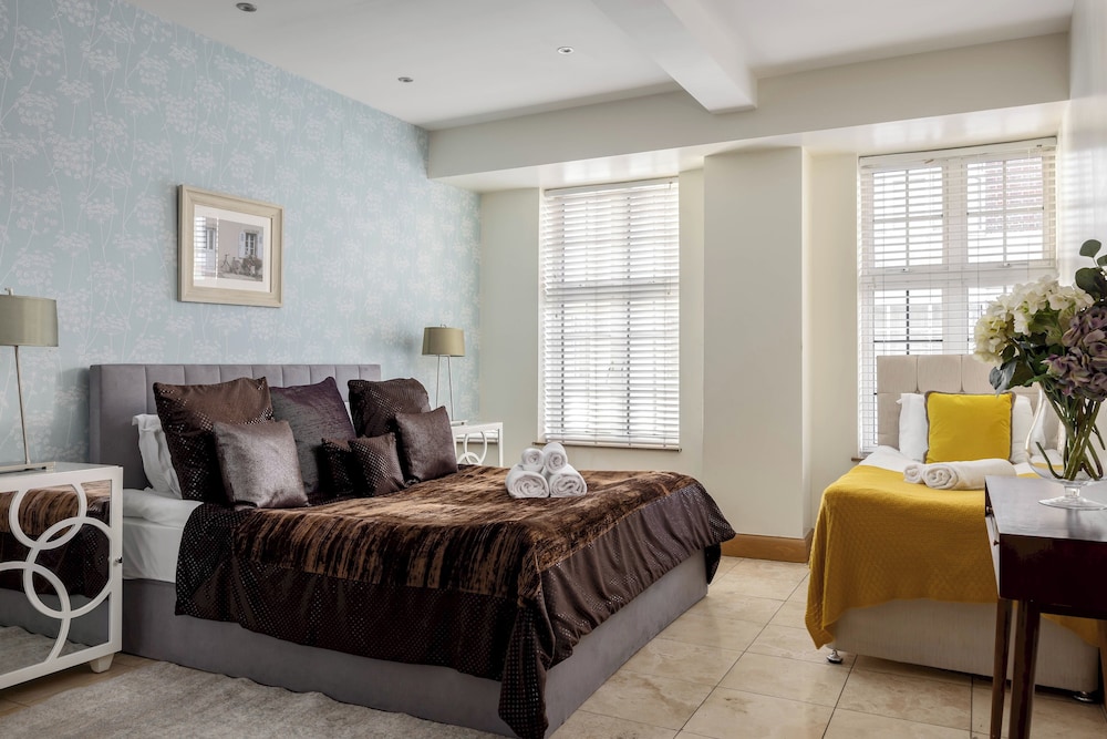 Park Lane 4-bed Mayfair Family House