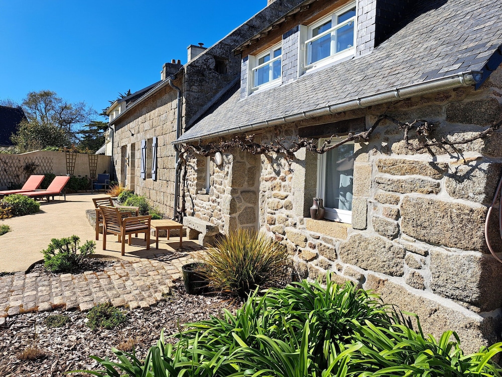 Stone House by Beach in Pont-aven