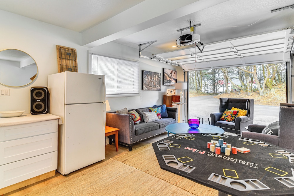 3-acre Oceanfront Home: Game Room & Fire Pit!