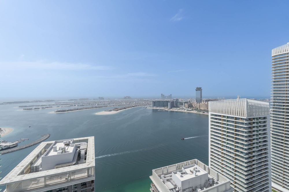 1 Bedroom in Marina Vista With Gorgeous Palm Views