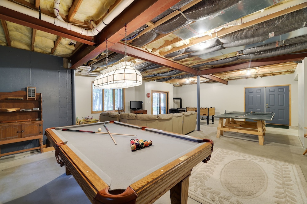 Elk Hollow by Avantstay Lakefront Chalet w Game Room Fire Pit