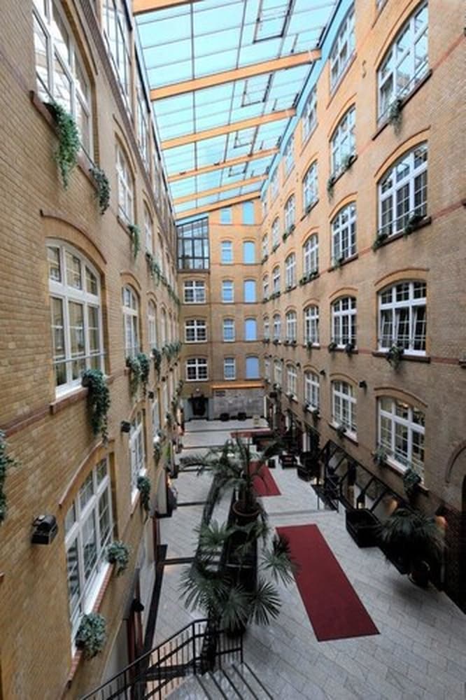 Singer109 Hostel