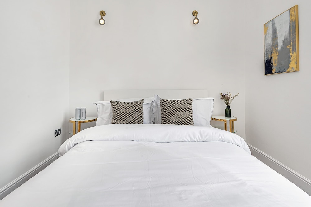 Lady on the Lane- 2 bed Primrose Hill - by Out of Office Lifestyle