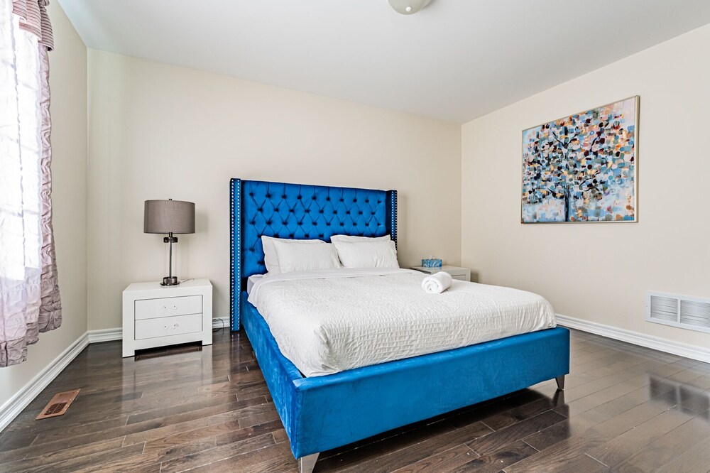 Toronto Vacations - Lady Valentina Boutique Home - Property Image 5