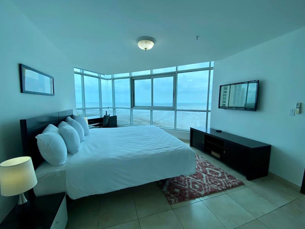 Mar Rojo I 2 Bedroom in Costa del Este
