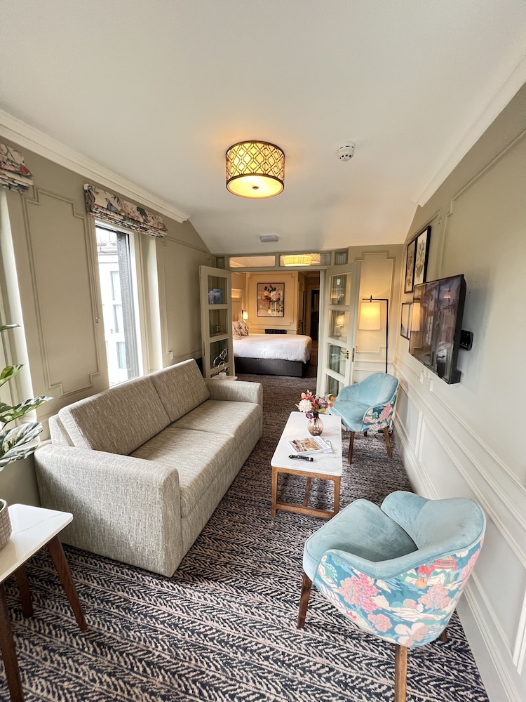 Waterloo Townhouse & Suites