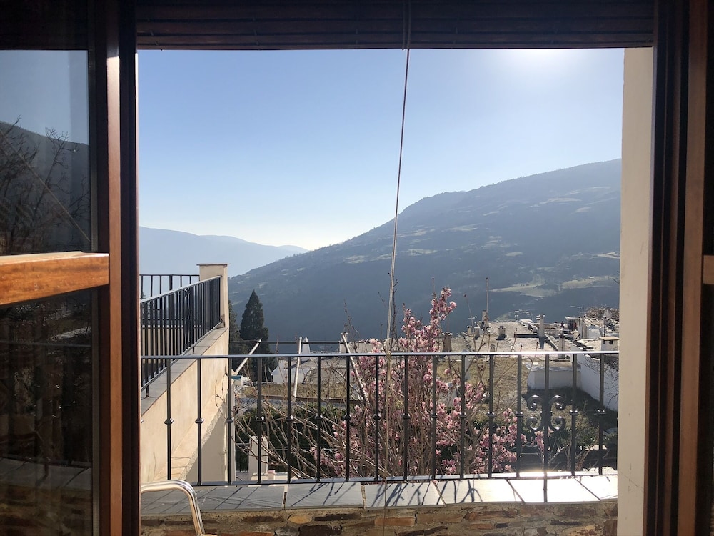 Hostal Poqueira
