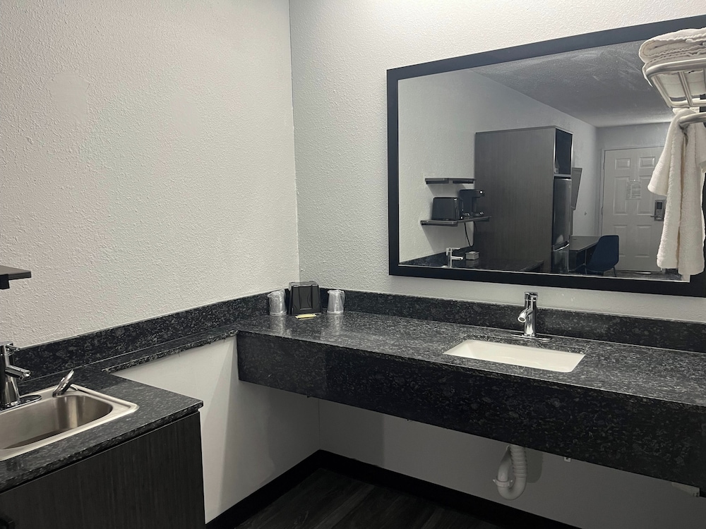 Studio 6 West Columbia, SC - Airport