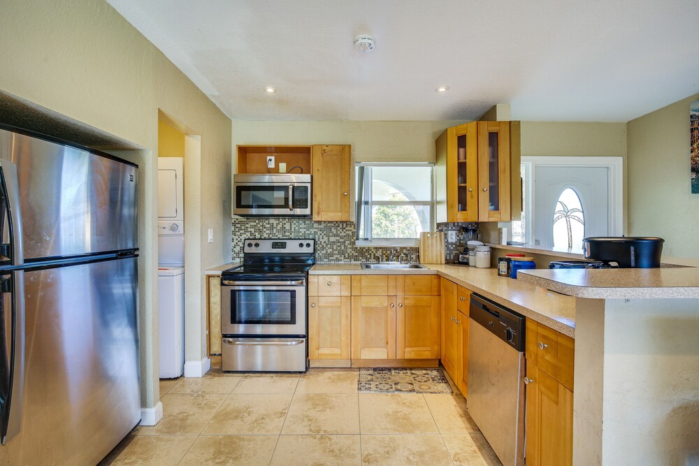 North Lauderdale Vacation Rental: 8 Mi to Beach! view 4