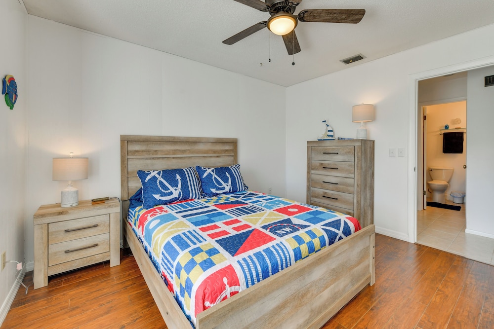 Canal-front Fishing & Pool: North Port Home