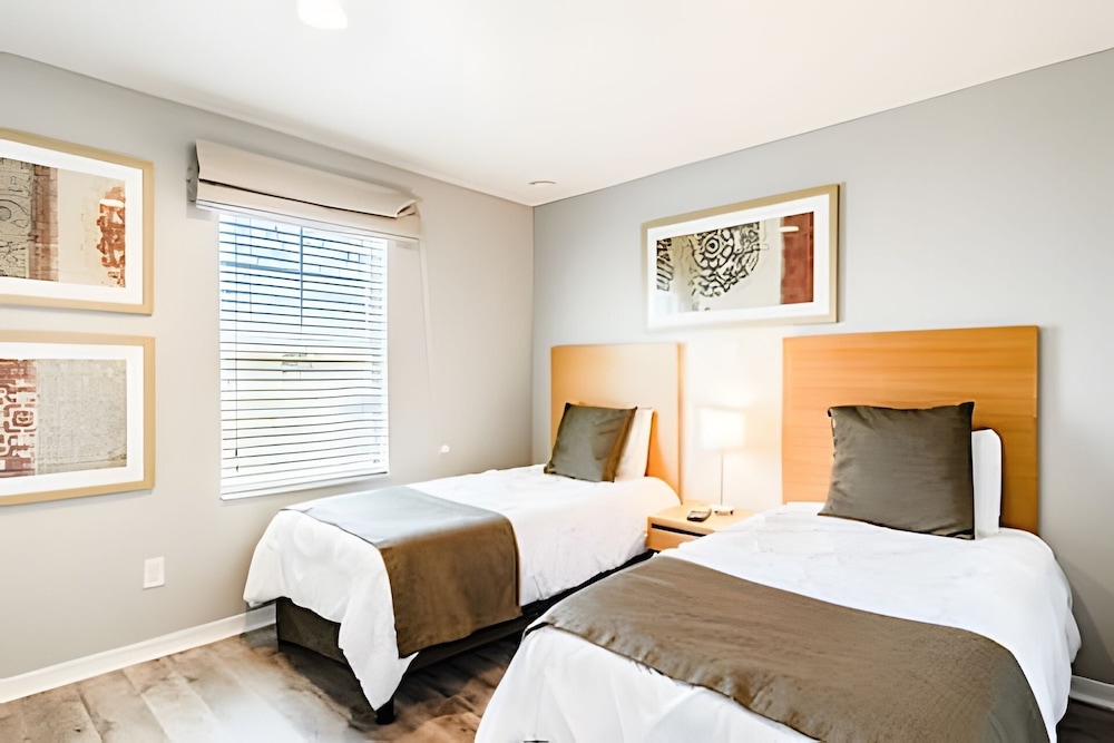 3bd/2.5ba Private Jacuzzi King Bed