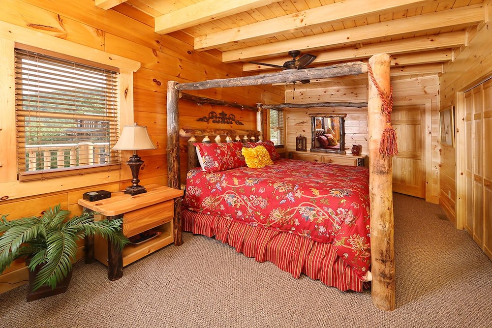 Picture Perfect 7 Br cabin by RedAwning