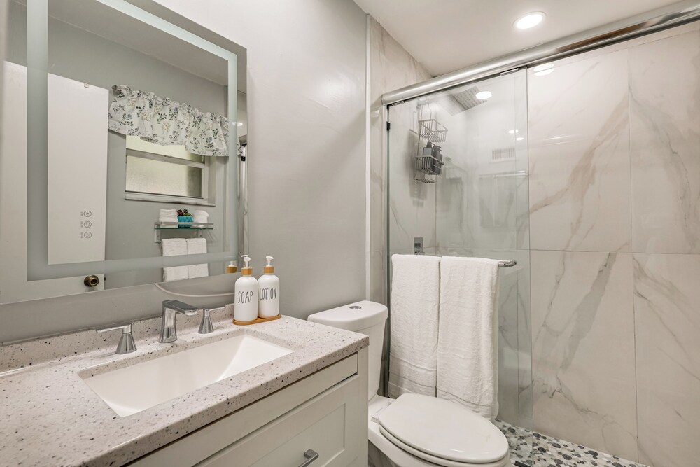 3 Mi to Sawgrass Mills: Home w/ Lanai & Game Area