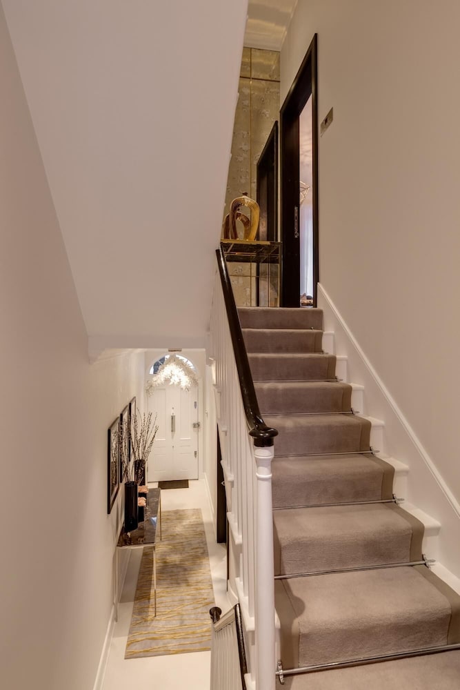 53 Lower Belgrave Street