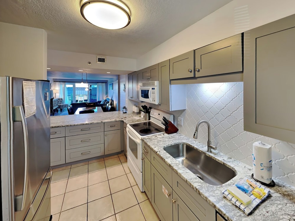 Sea Oats #309 by Southern Vacation Rentals
