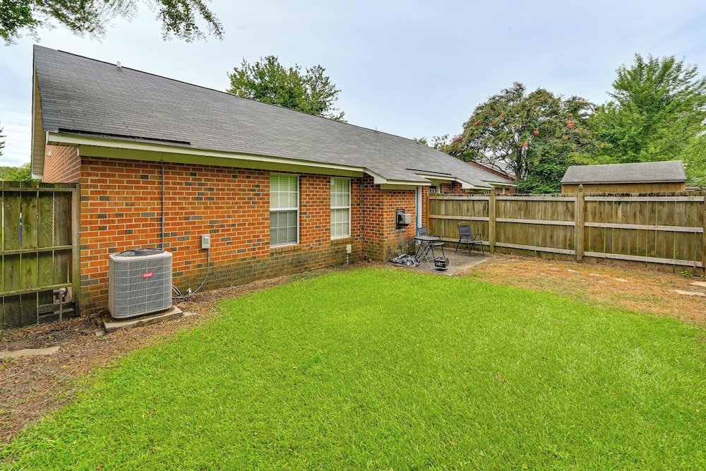 1 Mi to ECU Hospital: Greenville Home w/ Yard!