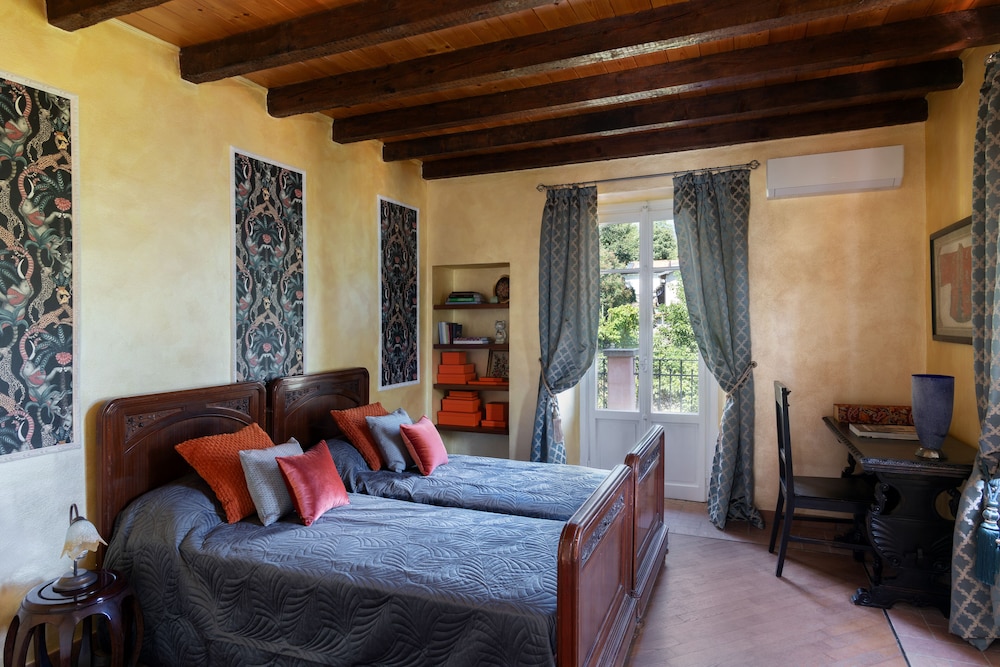 Pink Villa