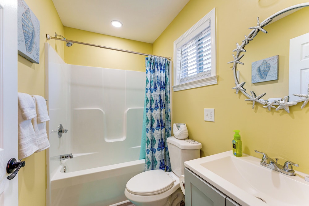 Walk Downtown: Charming Rome Abode w/ Yard!
