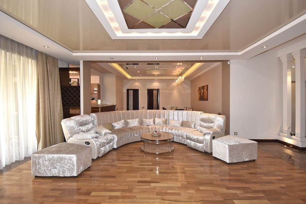 North Ave. Apartments by Luxe Group HH55
